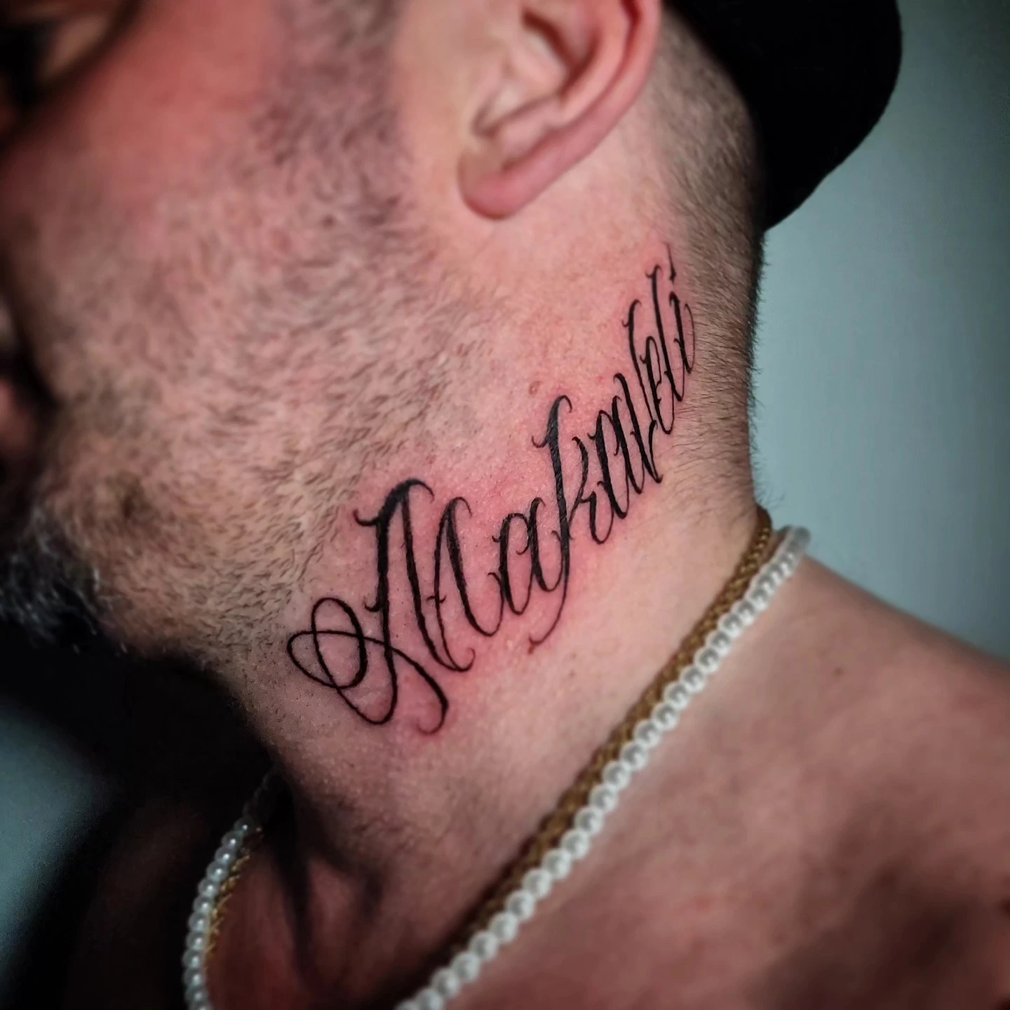'Maximi' (or similar) cursive script on neck