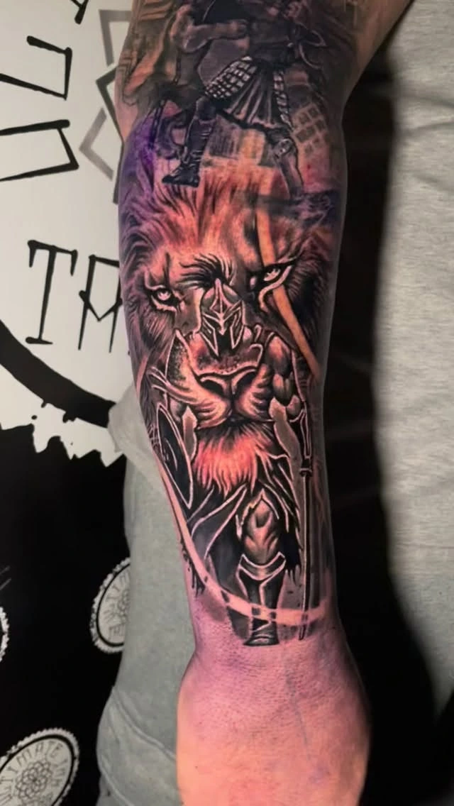 Lion king + Spartan warrior fused composition, gladiator scene above