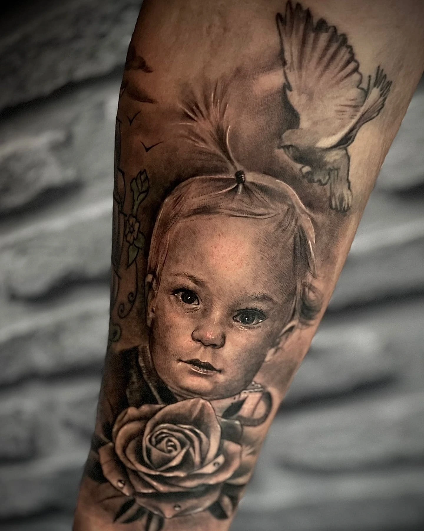 child portrait with dove + rose (Restauración cover-up)