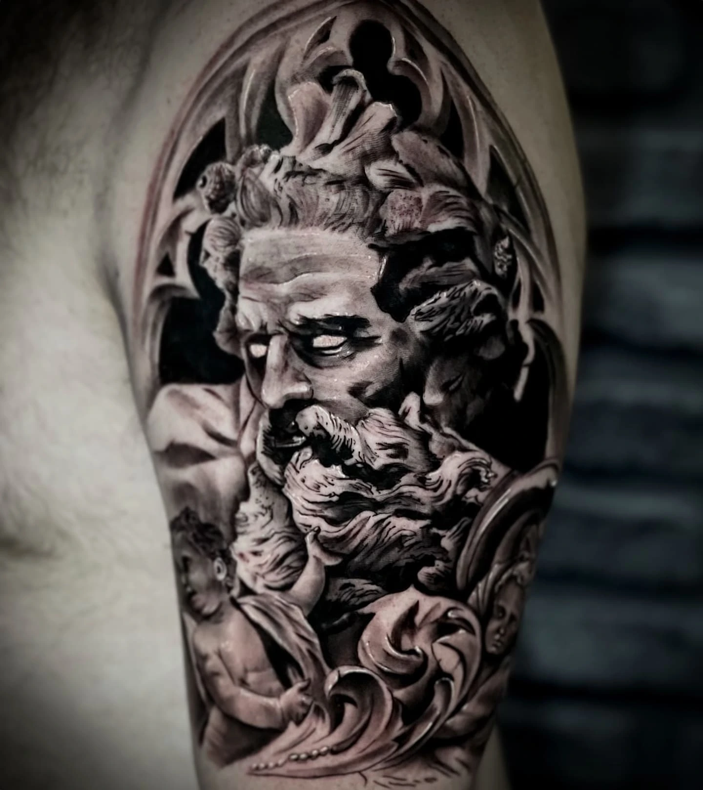 Neptune/Poseidon classical statue with cherubs and baroque ornament
